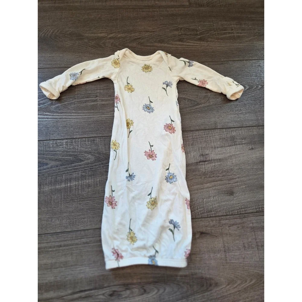 Carter's baby girl purely soft‎ line gown size preemie